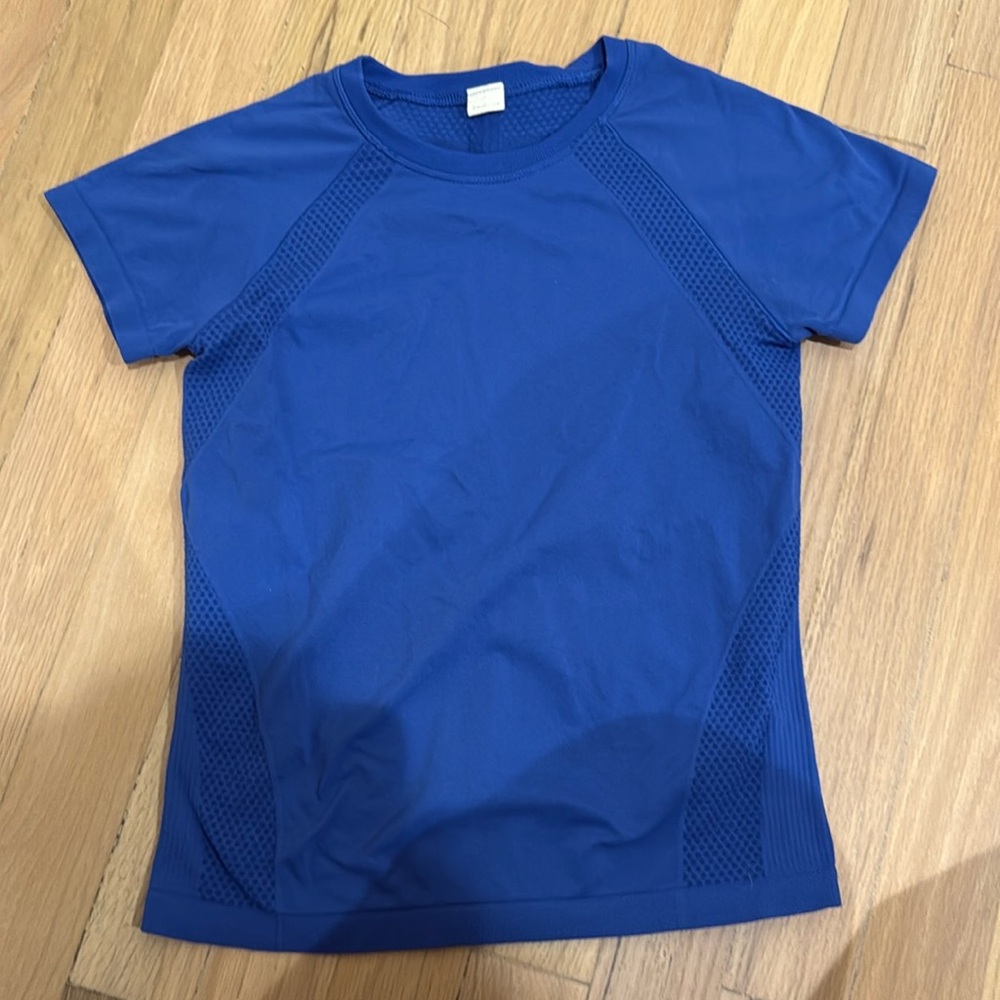 Blue sports t size 7